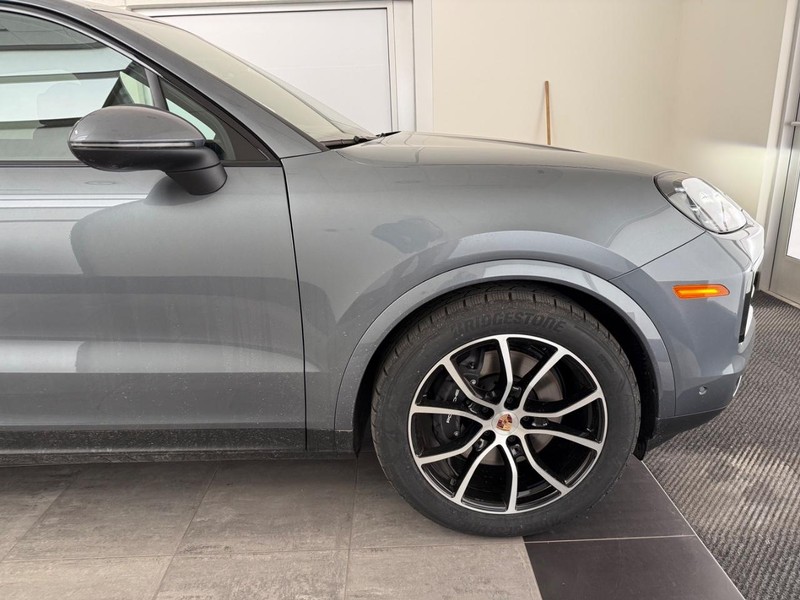 Porsche Cayenne Vehicle Full-screen Gallery Image 10