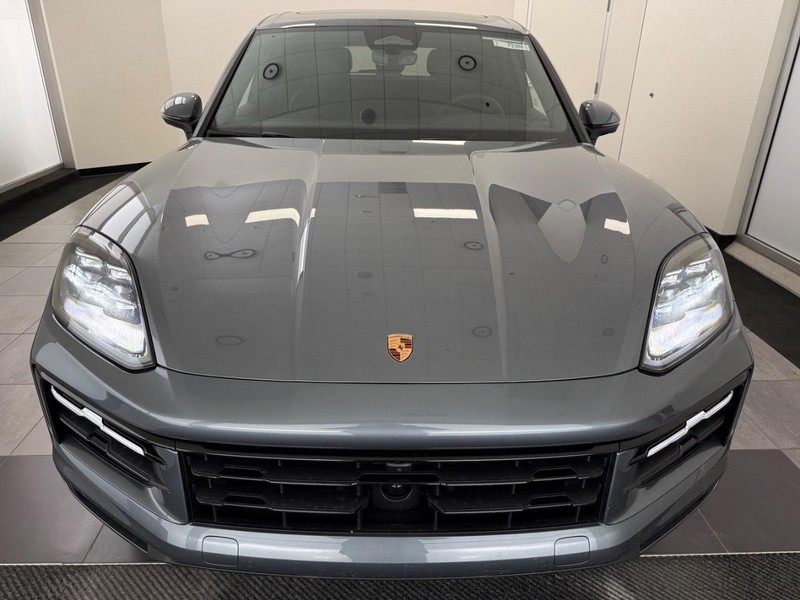 Porsche Cayenne Vehicle Full-screen Gallery Image 12