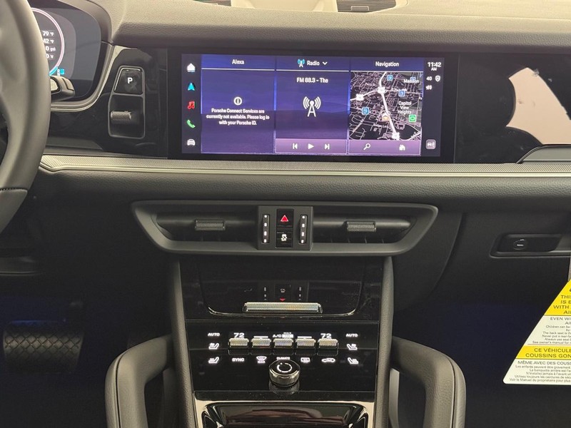 Porsche Cayenne Vehicle Full-screen Gallery Image 15