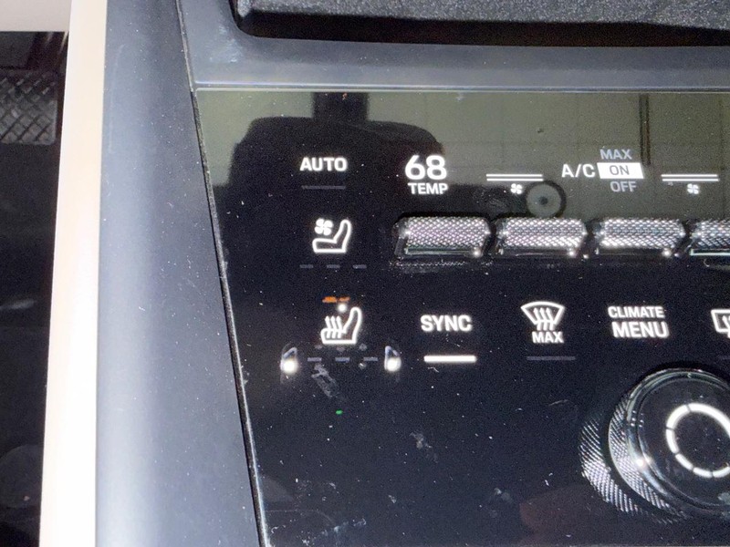 Porsche Macan Vehicle Full-screen Gallery Image 22