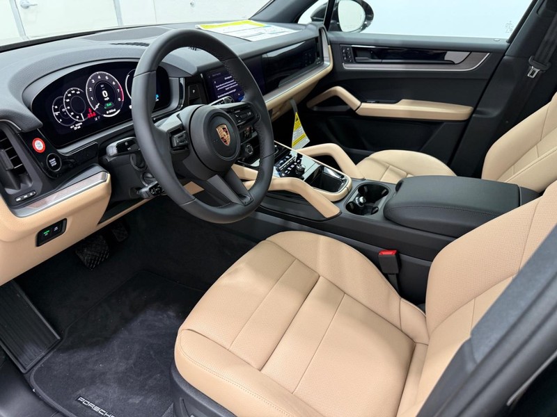 Porsche Cayenne Vehicle Full-screen Gallery Image 4