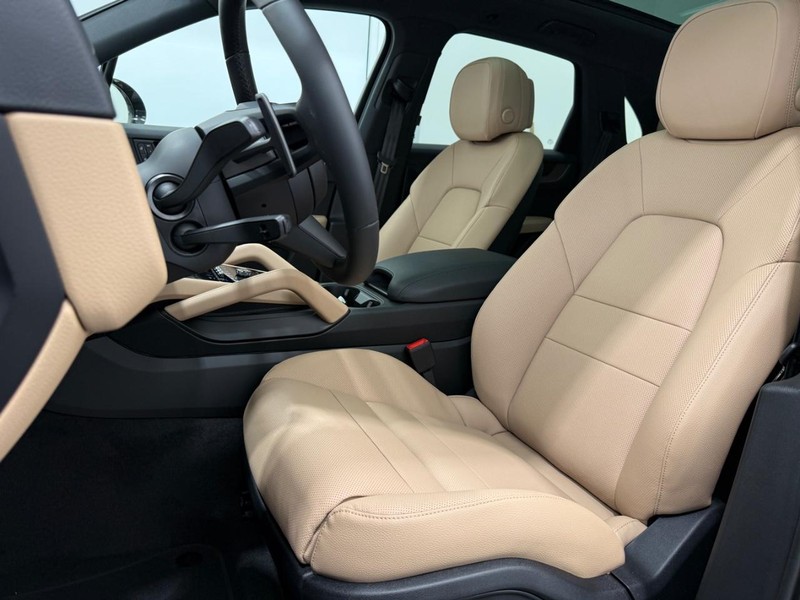 Porsche Cayenne Vehicle Full-screen Gallery Image 5