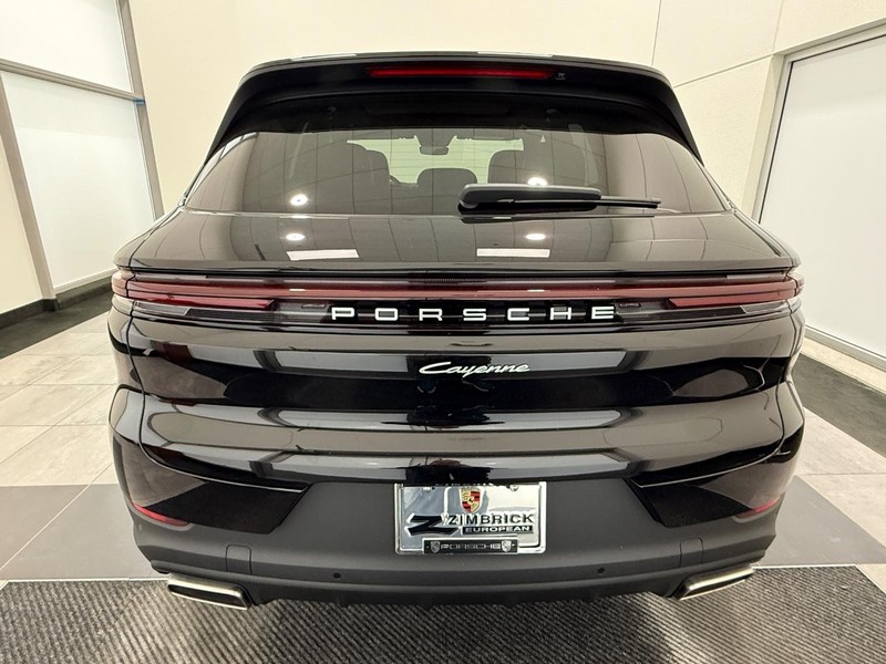 Porsche Cayenne Vehicle Full-screen Gallery Image 6