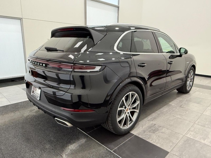 Porsche Cayenne Vehicle Full-screen Gallery Image 7