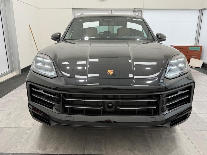 Porsche Cayenne Vehicle Full-screen Gallery Image 11