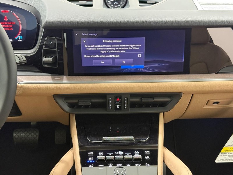 Porsche Cayenne Vehicle Full-screen Gallery Image 14