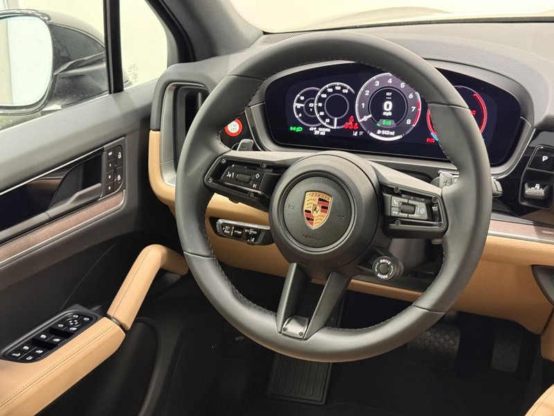 Porsche Cayenne Vehicle Full-screen Gallery Image 16