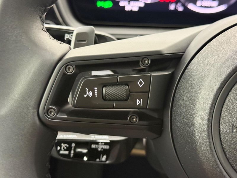 Porsche Cayenne Vehicle Full-screen Gallery Image 19