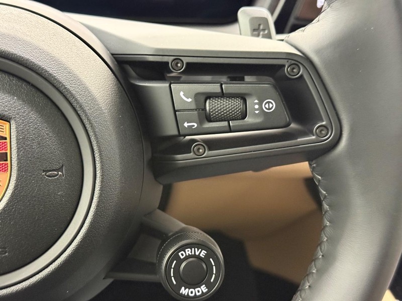 Porsche Cayenne Vehicle Full-screen Gallery Image 20