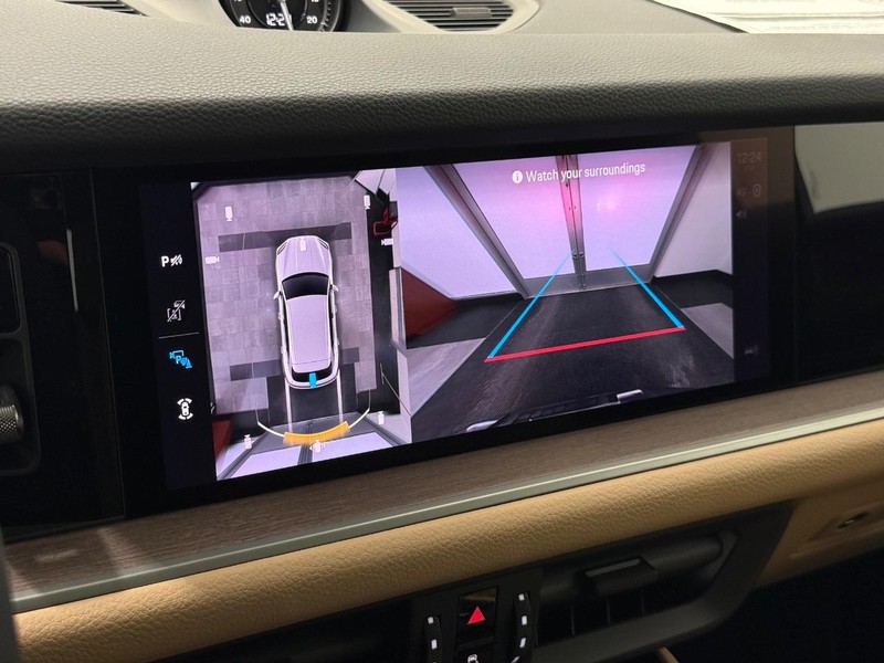 Porsche Cayenne Vehicle Full-screen Gallery Image 22