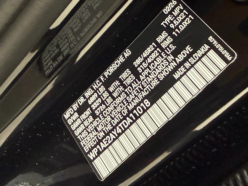 Porsche Cayenne Vehicle Full-screen Gallery Image 27