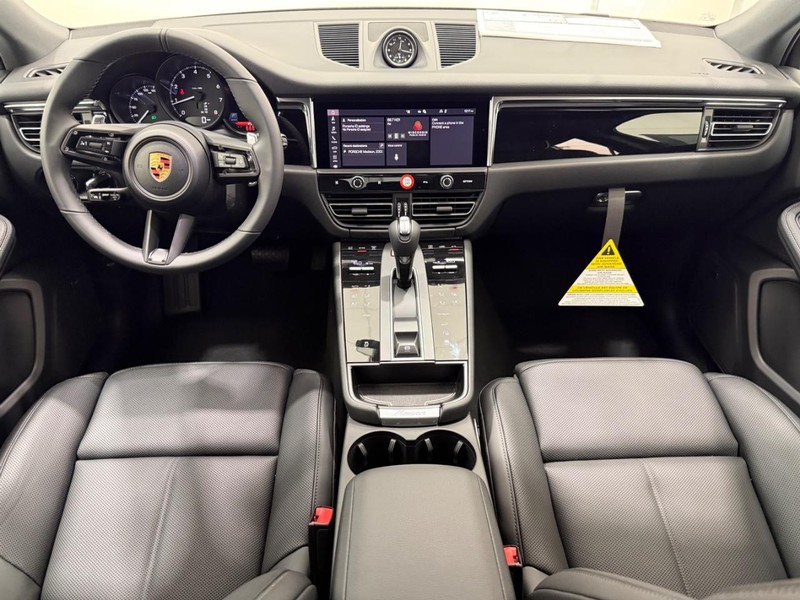 Porsche Macan Vehicle Full-screen Gallery Image 13