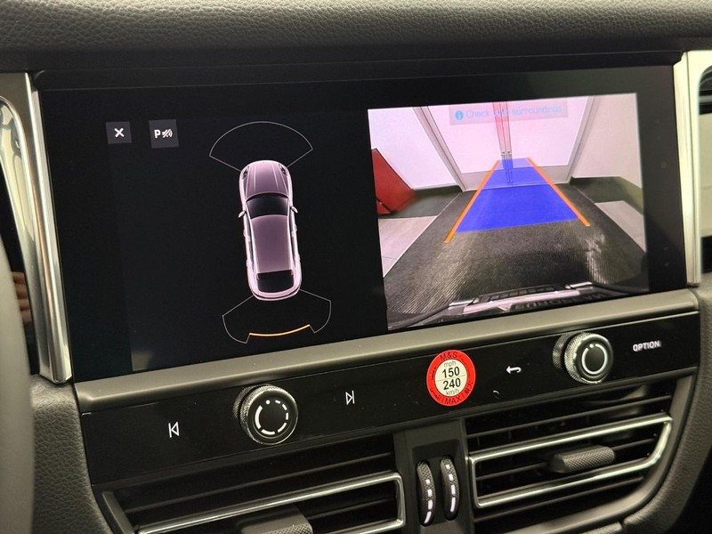 Porsche Macan Vehicle Full-screen Gallery Image 23