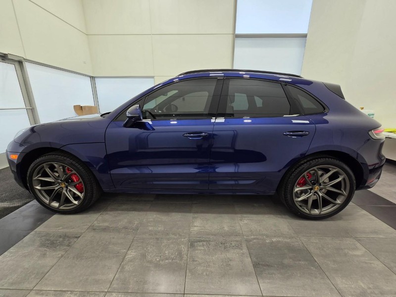 Porsche Macan Vehicle Full-screen Gallery Image 2