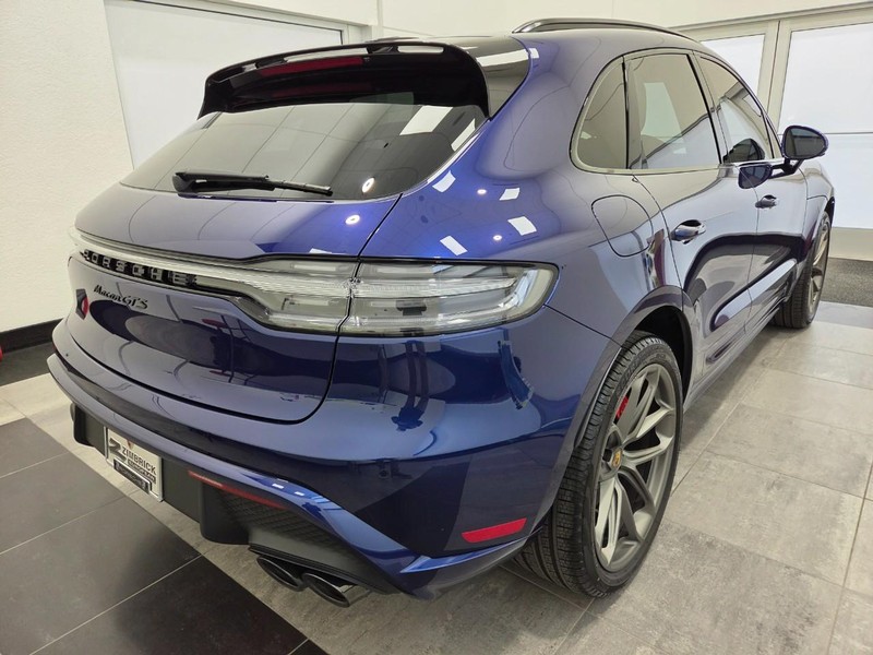 Porsche Macan Vehicle Full-screen Gallery Image 7