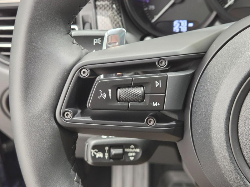 Porsche Macan Vehicle Full-screen Gallery Image 20