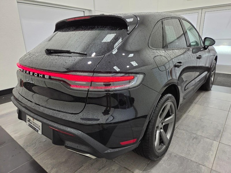Porsche Macan Vehicle Full-screen Gallery Image 7