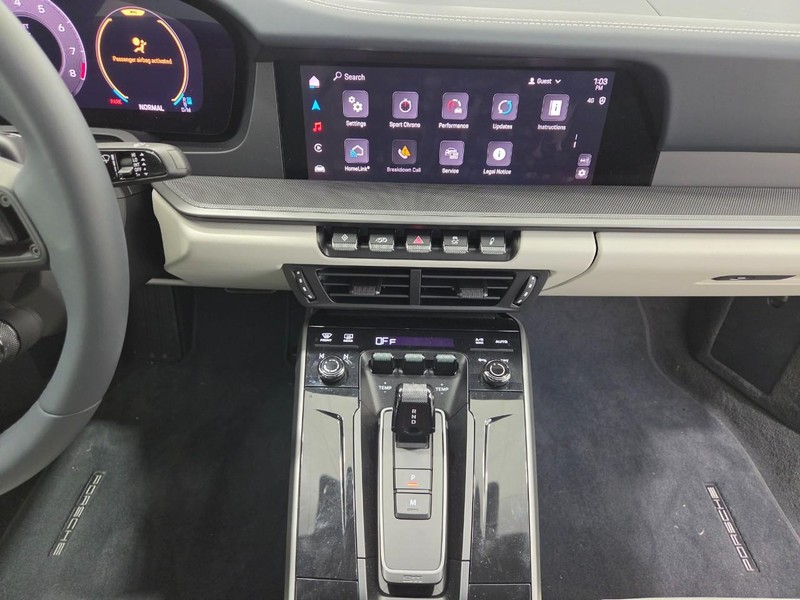 Porsche 911 Vehicle Full-screen Gallery Image 14