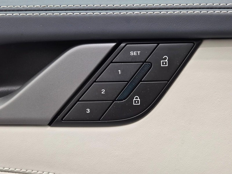 Porsche 911 Vehicle Full-screen Gallery Image 18