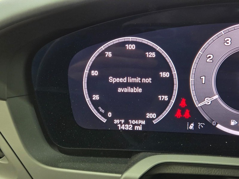 Porsche 911 Vehicle Full-screen Gallery Image 21