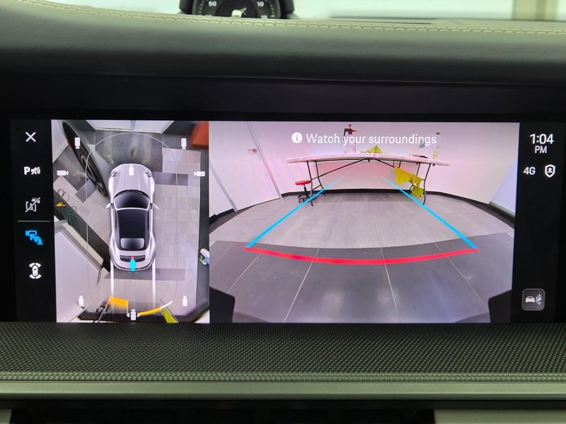 Porsche 911 Vehicle Full-screen Gallery Image 24