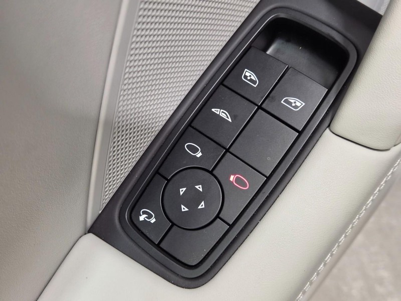 Porsche 911 Vehicle Full-screen Gallery Image 25