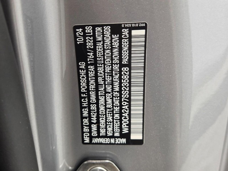 Porsche 911 Vehicle Full-screen Gallery Image 27