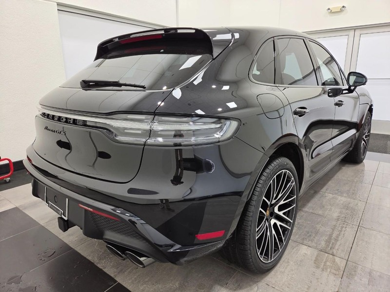 Porsche Macan Vehicle Full-screen Gallery Image 7