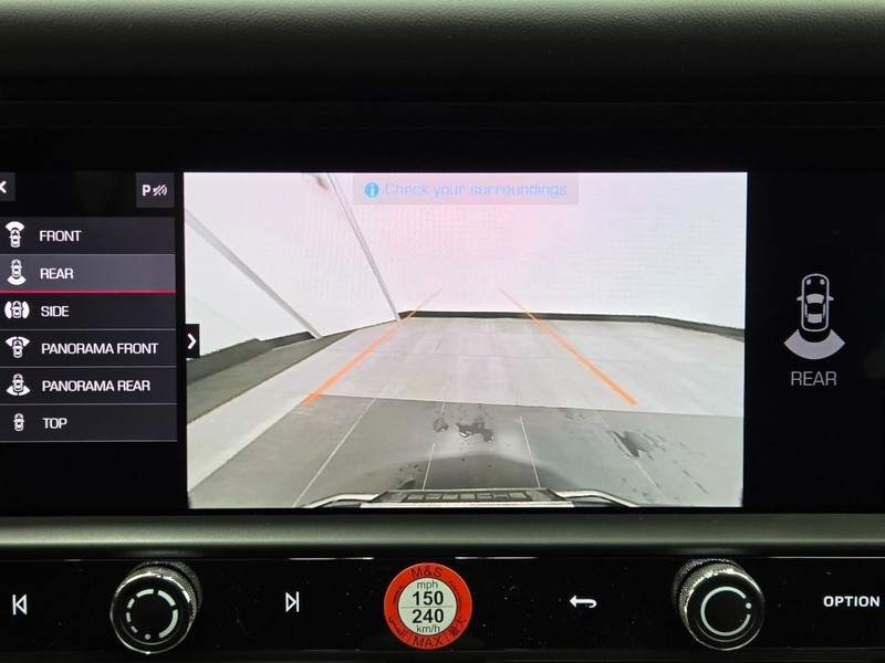 Porsche Macan Vehicle Full-screen Gallery Image 23