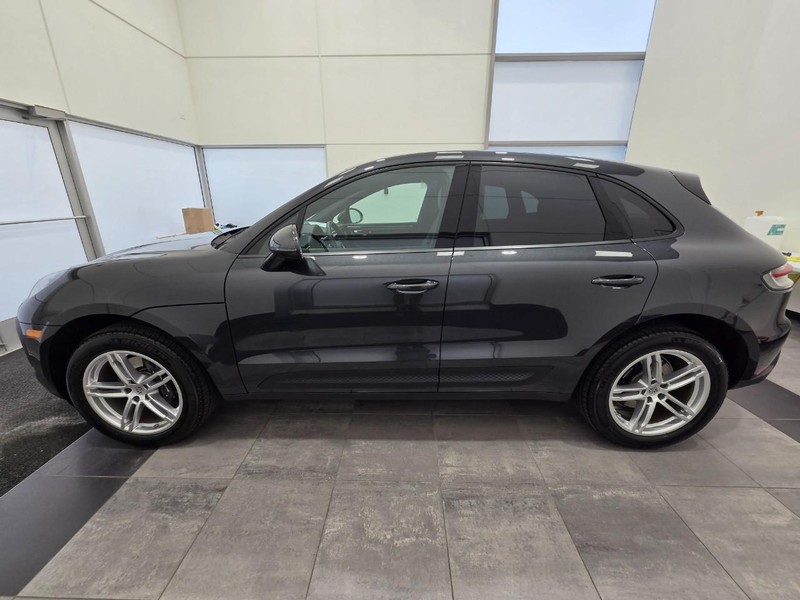 Porsche Macan Vehicle Full-screen Gallery Image 2