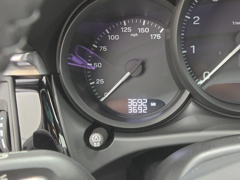 Porsche Macan Vehicle Full-screen Gallery Image 21