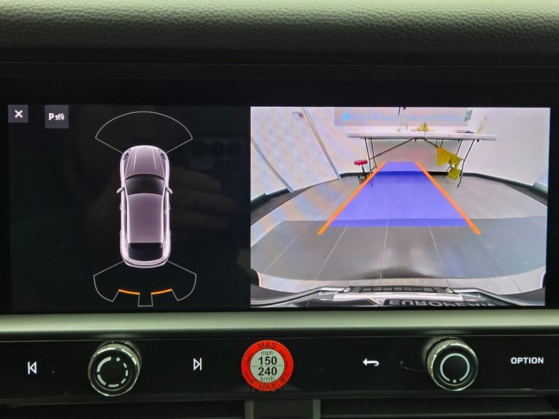 Porsche Macan Vehicle Full-screen Gallery Image 22