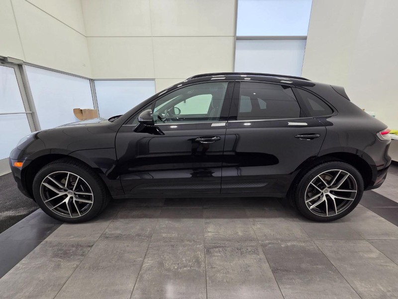 Porsche Macan Vehicle Full-screen Gallery Image 2