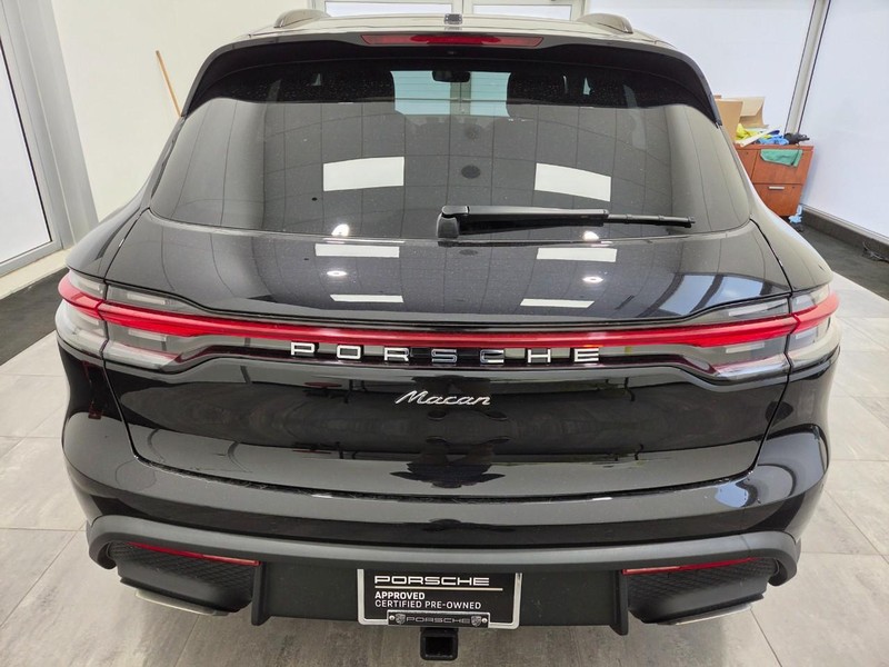 Porsche Macan Vehicle Full-screen Gallery Image 6