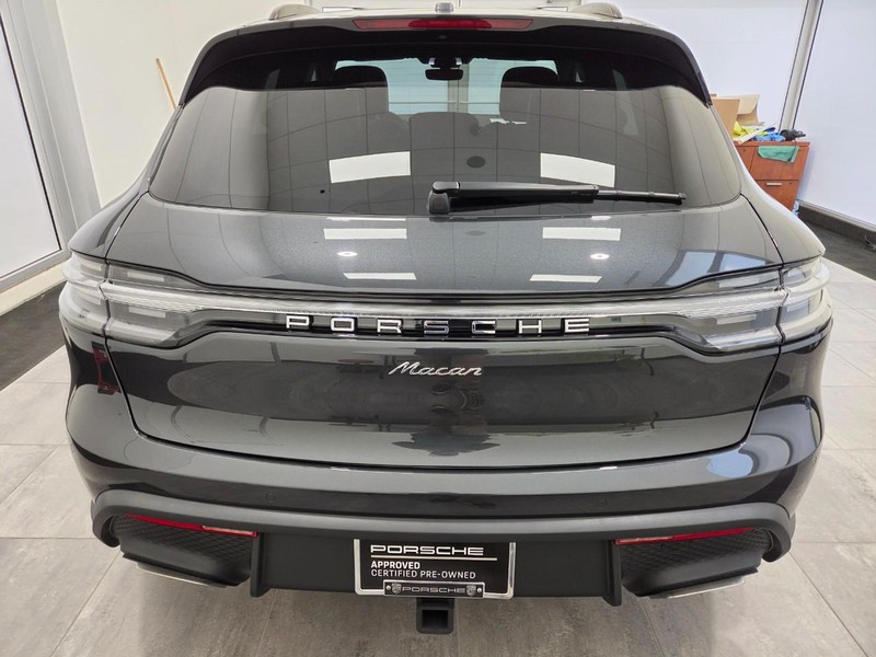 Porsche Macan Vehicle Full-screen Gallery Image 6