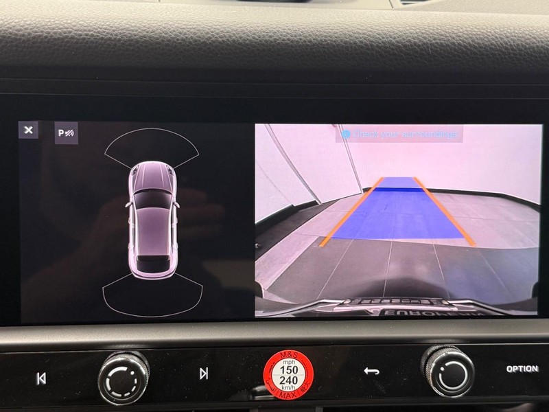 Porsche Macan Vehicle Full-screen Gallery Image 23