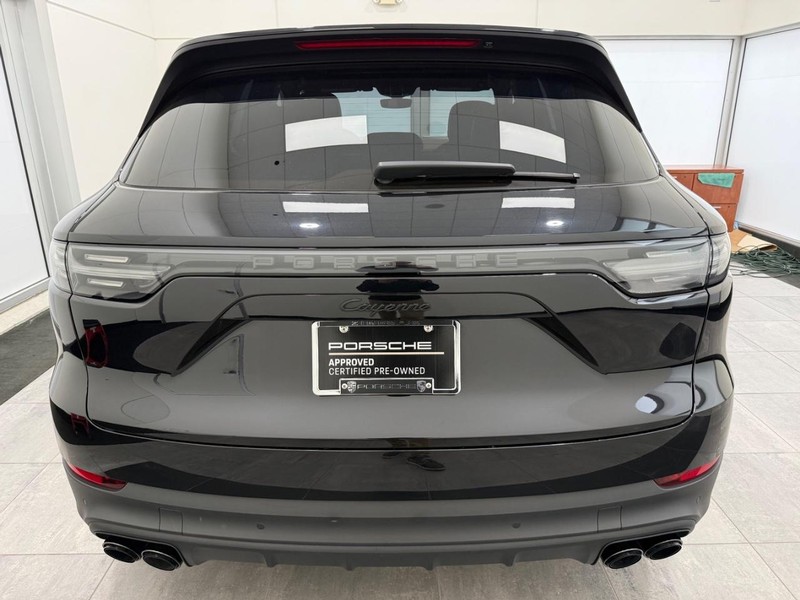 Porsche Cayenne Vehicle Full-screen Gallery Image 6
