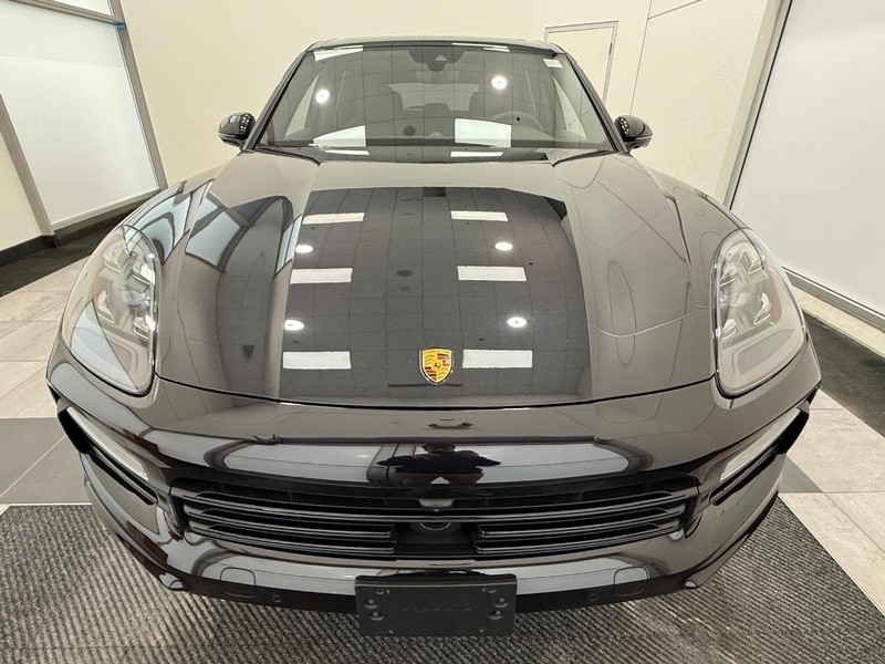 Porsche Cayenne Vehicle Full-screen Gallery Image 12
