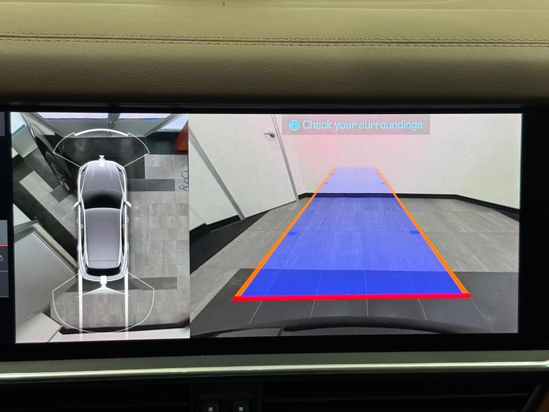 Porsche Cayenne Vehicle Full-screen Gallery Image 24