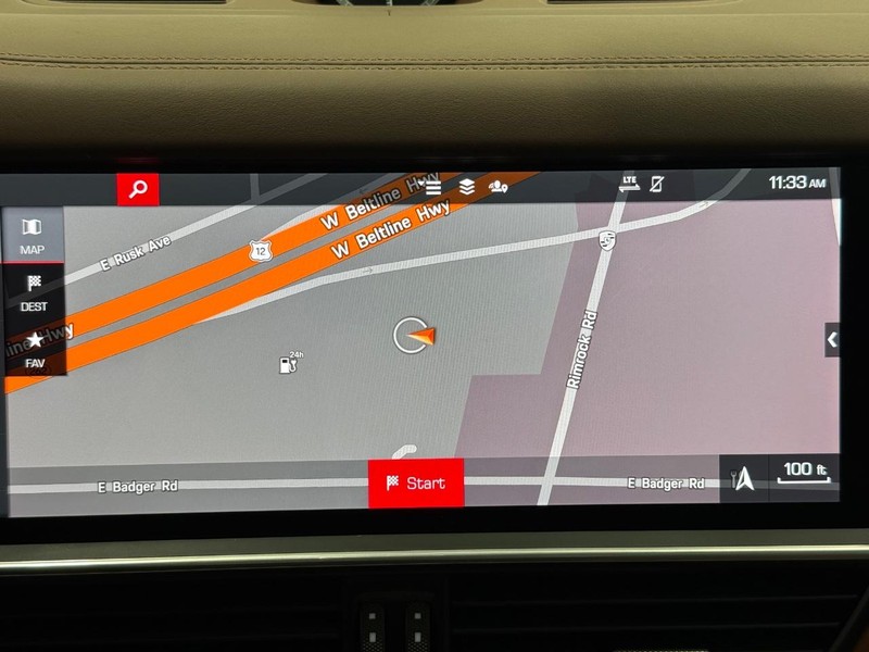 Porsche Cayenne Vehicle Full-screen Gallery Image 26