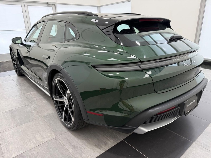 Porsche Taycan Vehicle Full-screen Gallery Image 3