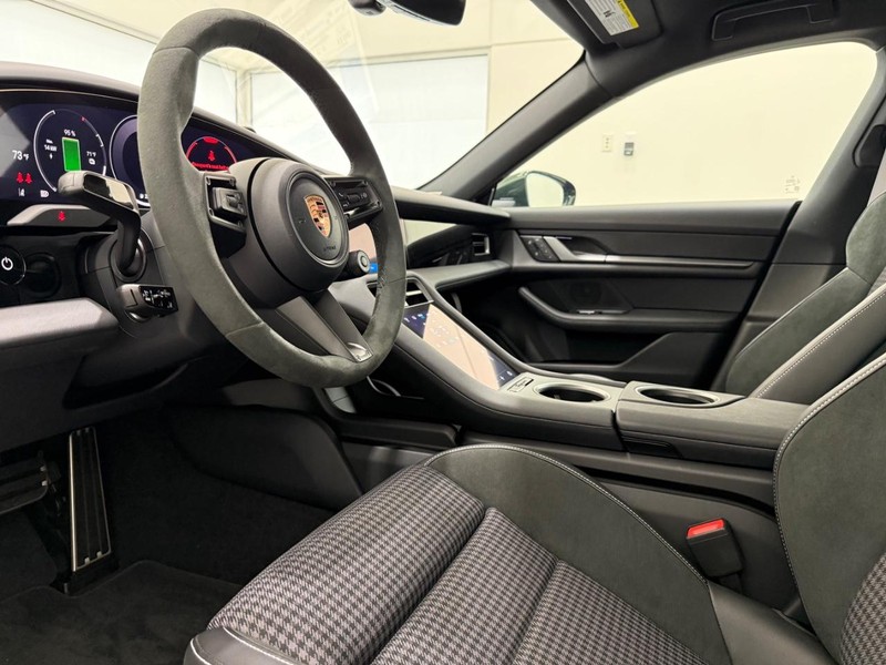 Porsche Taycan Vehicle Full-screen Gallery Image 4