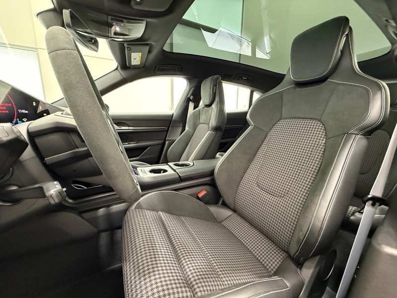 Porsche Taycan Vehicle Full-screen Gallery Image 5