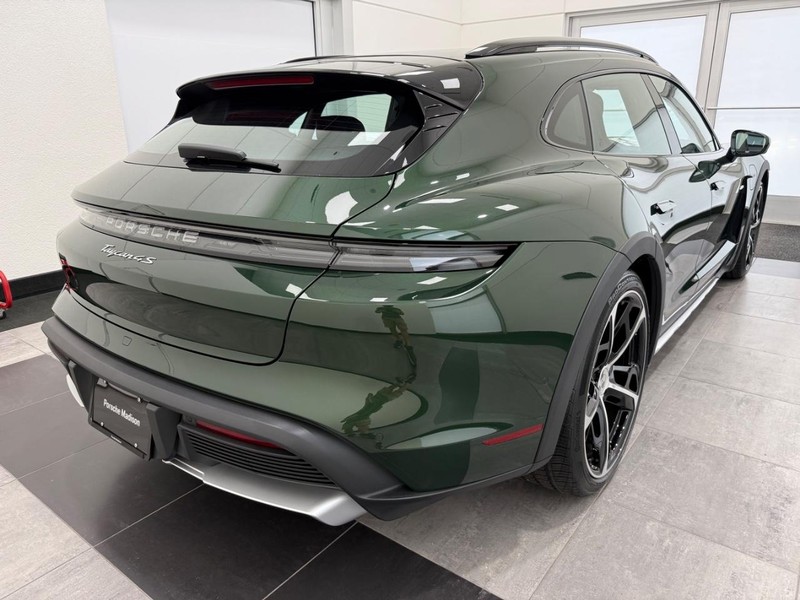 Porsche Taycan Vehicle Full-screen Gallery Image 7