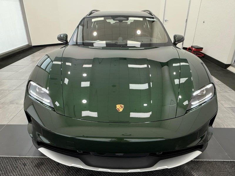 Porsche Taycan Vehicle Full-screen Gallery Image 12