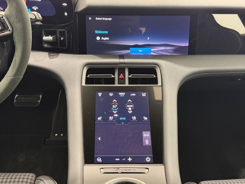 Porsche Taycan Vehicle Full-screen Gallery Image 16