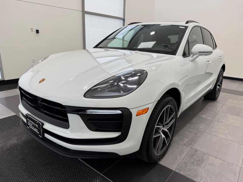 2025 Porsche Macan -'s photo