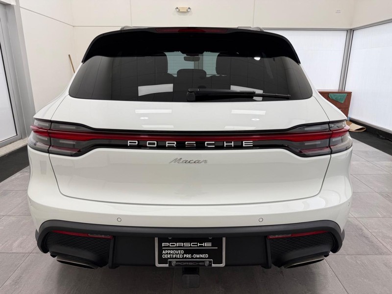Porsche Macan Vehicle Full-screen Gallery Image 6