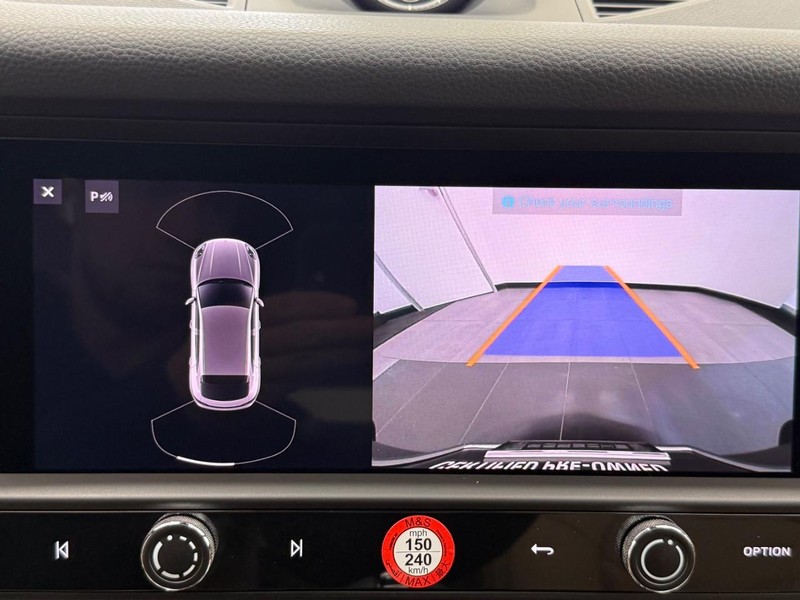 Porsche Macan Vehicle Full-screen Gallery Image 24