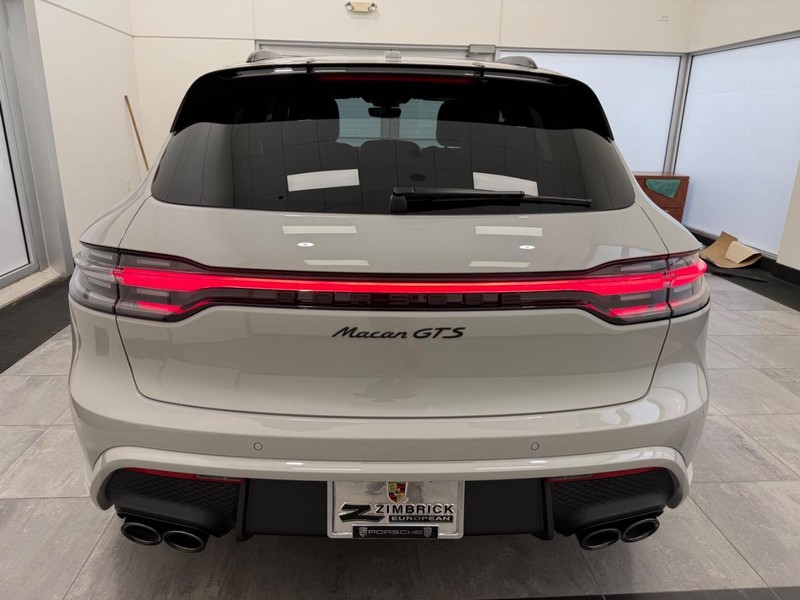 Porsche Macan Vehicle Full-screen Gallery Image 6